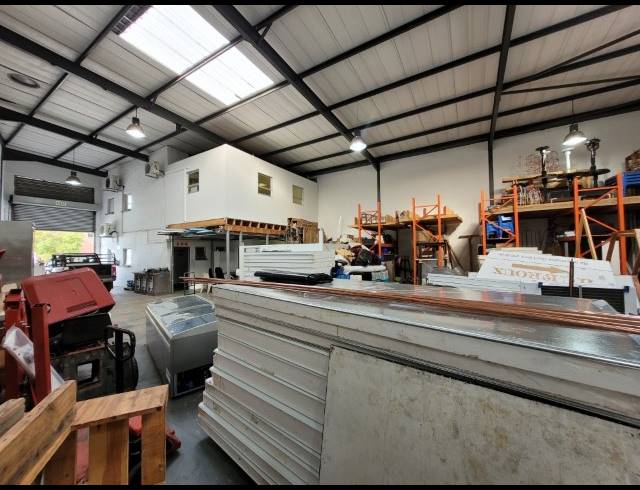 405M² WAREHOUSE TO LET IN STIKLAND INDUSTRIAL